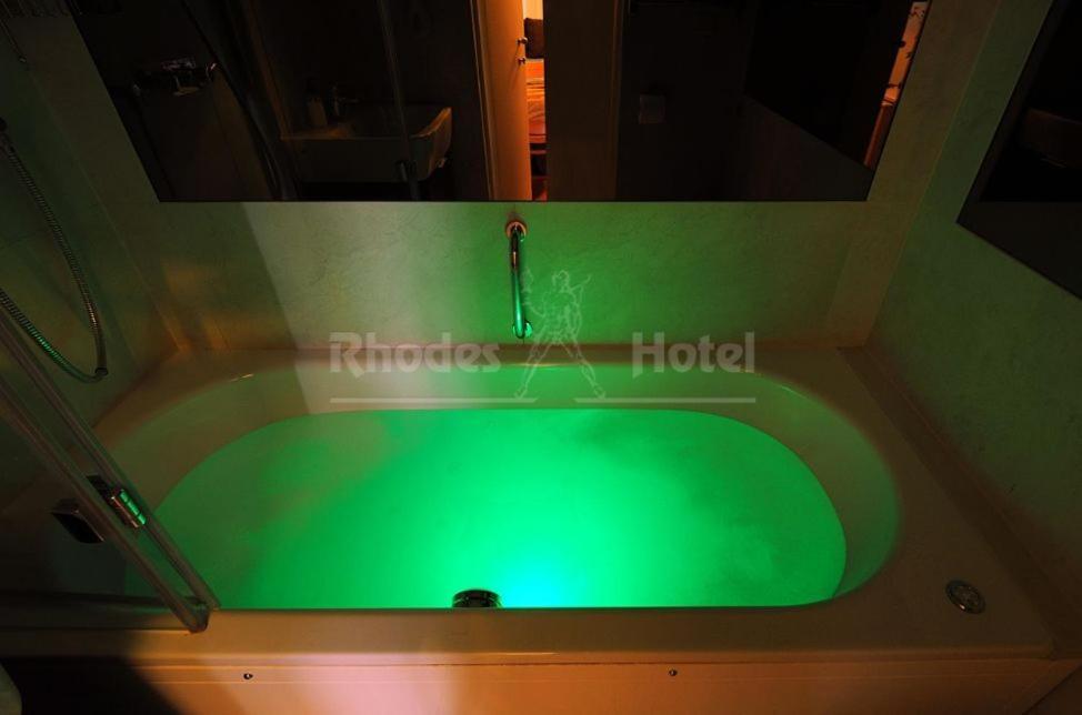 Rhodes Hotel London Exterior photo