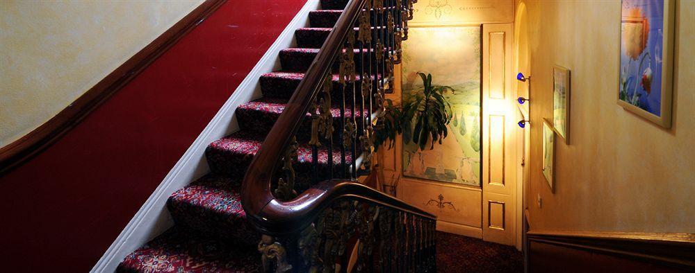 Rhodes Hotel London Exterior photo