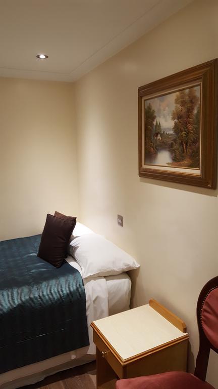 Rhodes Hotel London Exterior photo